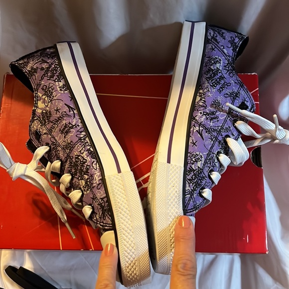 NWT red by Marc echo tennis shoes. Size 9. - Picture 5 of 11